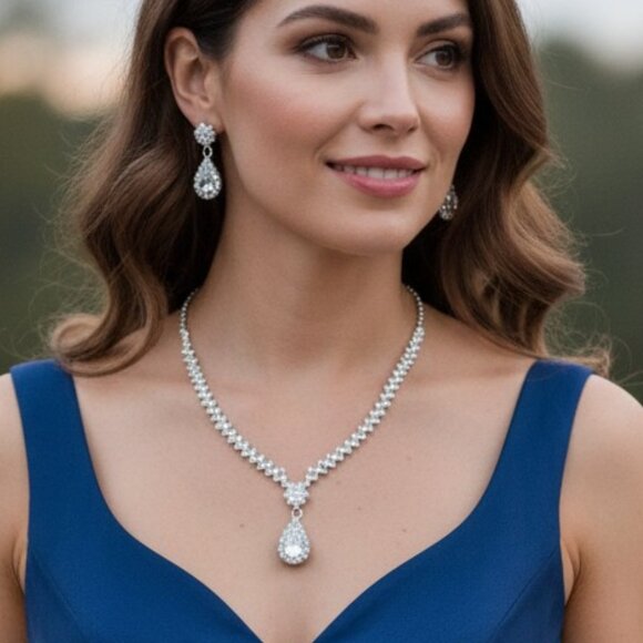 3/$35 Bridal Wedding Prom Rhinestone Teardrop Necklace & Dangle Earrings Set - Picture 4 of 5
